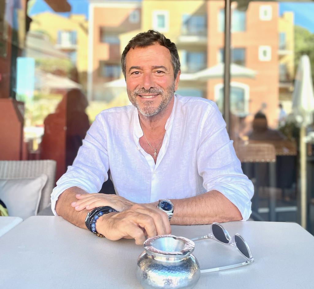 bernard_montiel's tweet photo. Bonjour 👋 ! Petit café au #HotelByblosSaintTropez 😉👍merci @JackTribeca pour la photo 🙏 Bon dimanche !!! https://t.co/vYd51GVmao