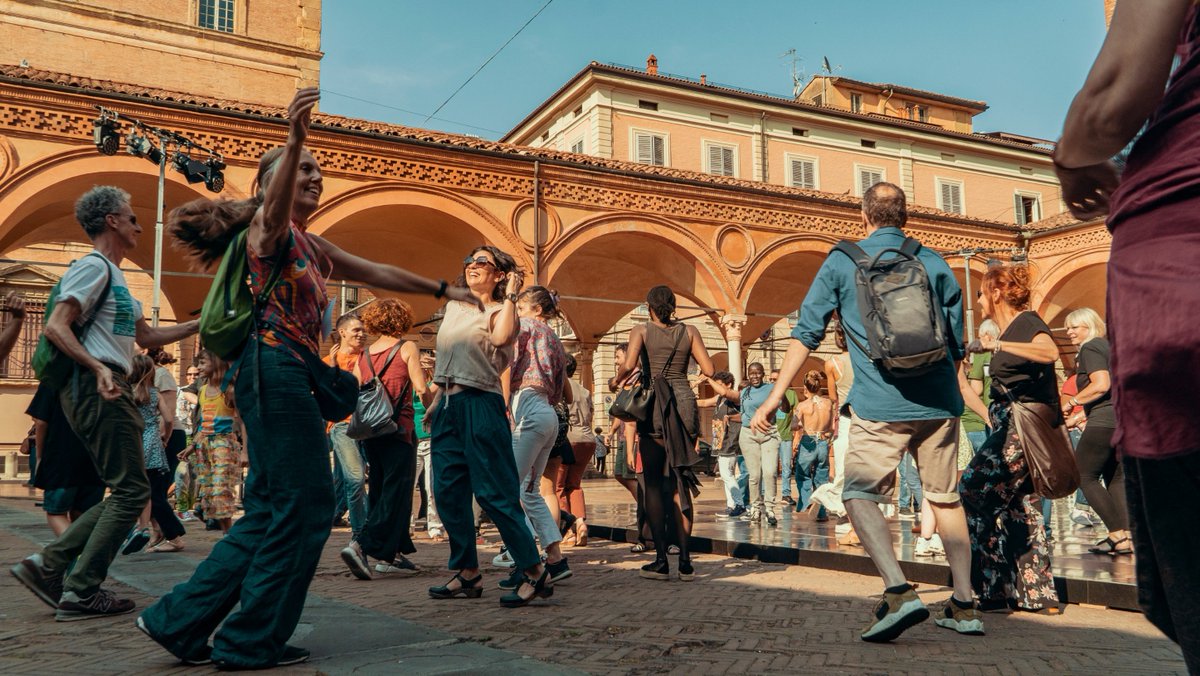 𝙀𝙪𝙩𝙞𝙚𝙧𝙧𝙞𝙖 - 𝘾𝙤𝙧𝙥𝙞 𝙪𝙣𝙞𝙘𝙞 𝙞𝙣 𝙚𝙦𝙪𝙞𝙡𝙞𝙗𝙧𝙞𝙤. Un progetto Nove Punti - perAspera Festival| <a href="/OpenGroupEu/">Open Group</a> |Artemis Danza |<a href="/temporeale/">Temporeale.mobi</a> |diverserighestudio |Zero51 audiolab #BolognaPorticiFestival #BPF #ponmetroBO #ComunediBologna #Portici_di_Bologna