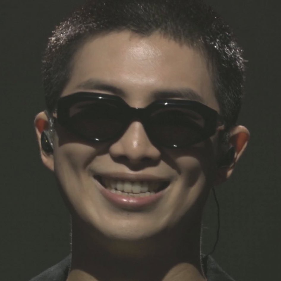 nyamjinluv's tweet photo. NAMJOON IS SO FUCKING GORGEOUS https://t.co/6qIlW2f7wn