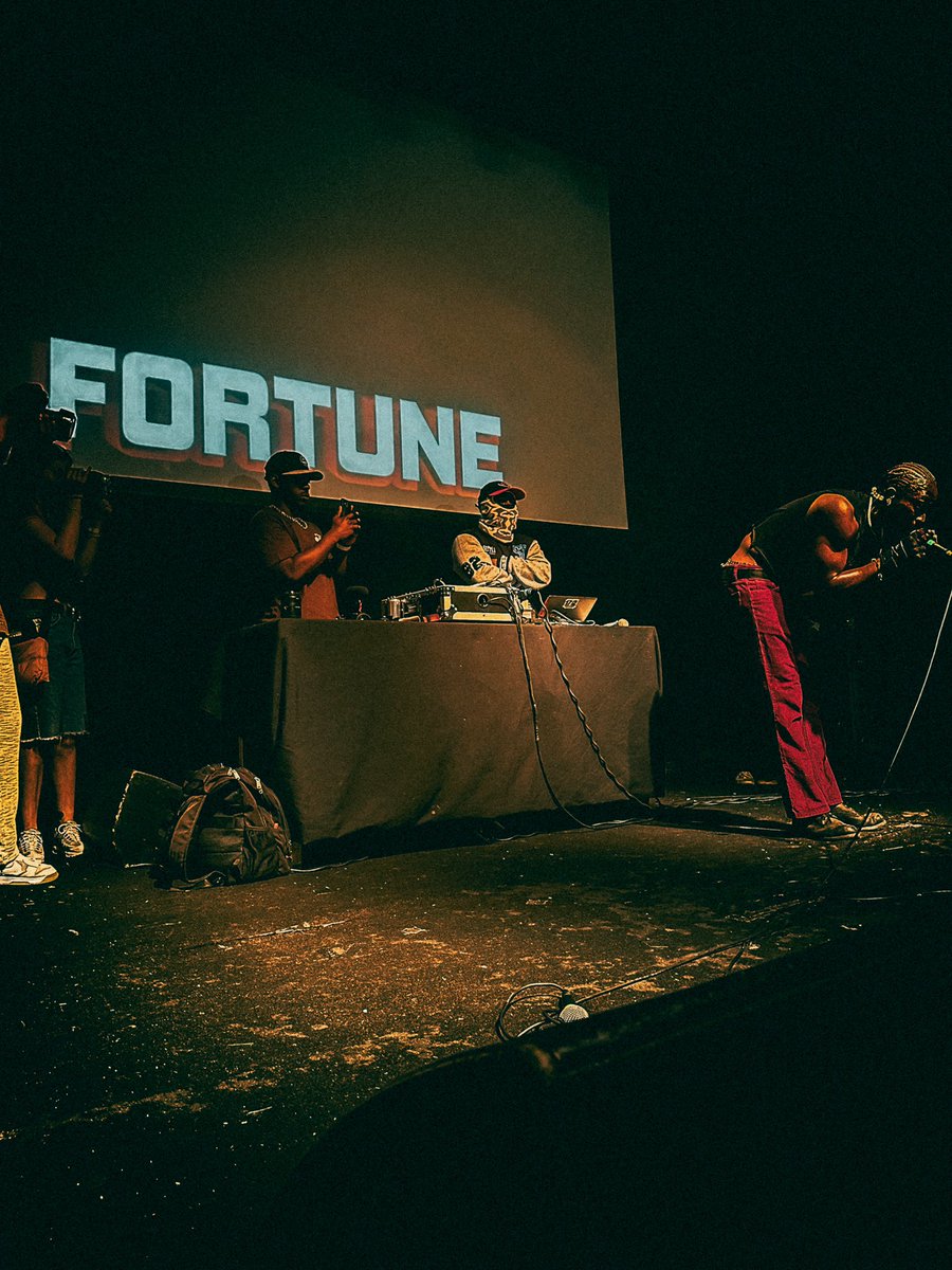 takudzwatw's tweet image. saw my friends @ButtonFactory22 
took pics.

#buttonfactory #photograghy #dublin 

instagram.com/p/CuKcFQxtpaF/…