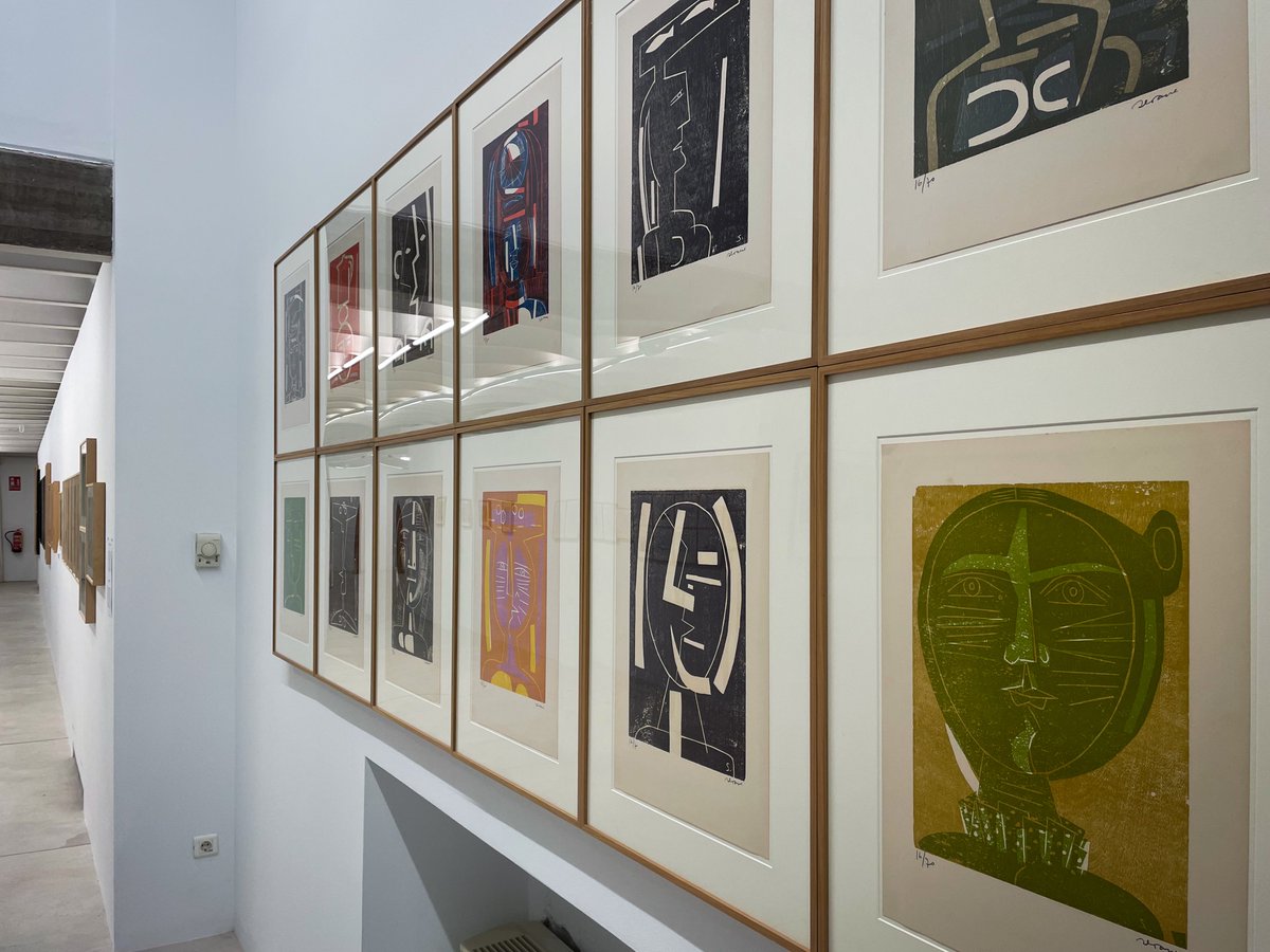 A nice Luis Seoane exhibit; 'Doce Cabezas',  at the Fundación Gonzalo Torrente Ballester, Santiago de Compostela. Great colour palettes, line weights and geometry.#woodprints #fgtb