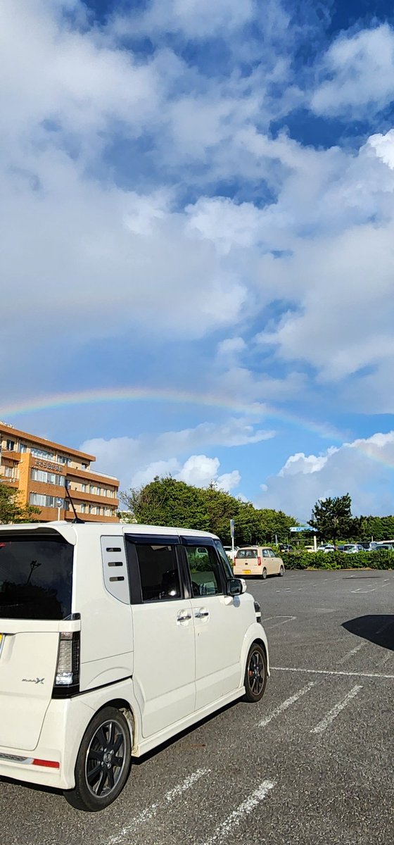 Manami_ModuloX's tweet image. #NBOX
#ModuloX10th
#ModuloX晒せ
出先からの帰り道、
虹が出てたので
消えないうちに…🌈✨