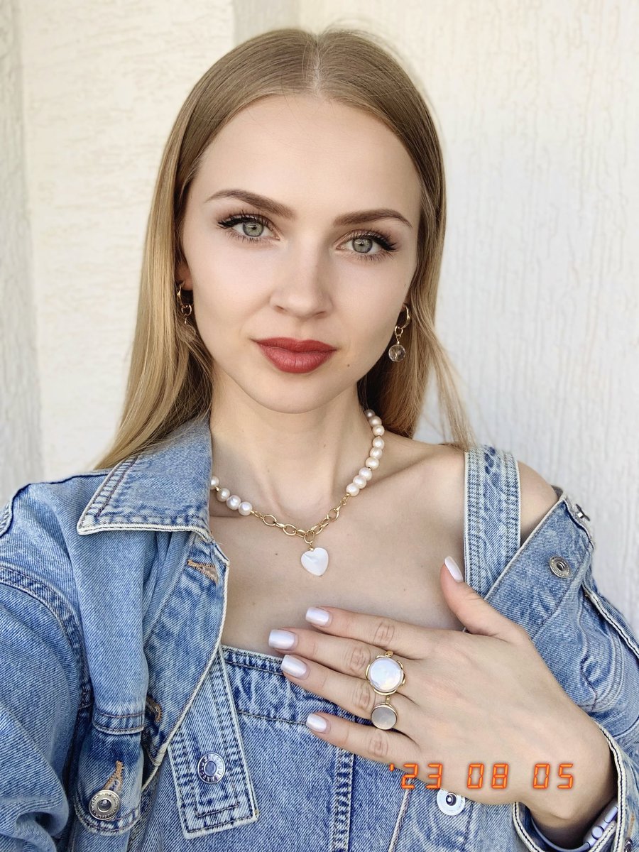 Angelina White 🤍 Artist tweet media