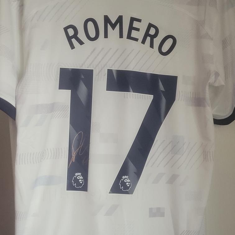 SIGNED ROMERO SHIRT GIVEAWAY! 👀

To celebrate Romero finally getting a CB partner, we’ve teamed up with <a href="/jhsigning/">JHSIGNING</a> to giveaway this 2023/24 signed Cristian Romero home shirt!

To enter:
1️⃣: Follow <a href="/SpursArmyTweets/">Spurs Army</a> and <a href="/jhsigning/">JHSIGNING</a>.
2️⃣: RT this post.

Giveaway winner will be