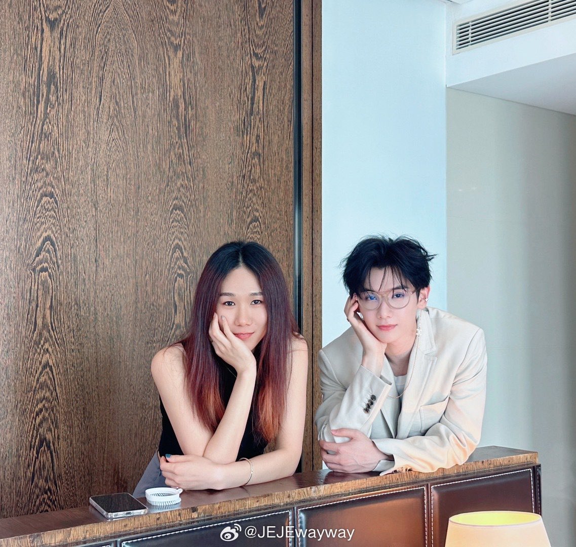 NineteamsUpdate's tweet photo. 𝐔𝐏𝐃𝐀𝐓𝐄──❷❸.⓿❽.⓿❻
[JEJEwayway Weibo]

The Artist Director นิตยสาร #MrLinkMagazine2023 โพสต์ถึงน้องนาย!

“แบบนี้ใครจะไม่รัก“ 
"thk Nine～"

Please like repost and comment 
🔗 https://t.co/13vDuVYVQK
🔗 https://t.co/1t9rh4Jobg

#นายท่านกรชิต #高卿尘 #Nine #GaoQingchen https://t.co/kS9tQhhcv2
