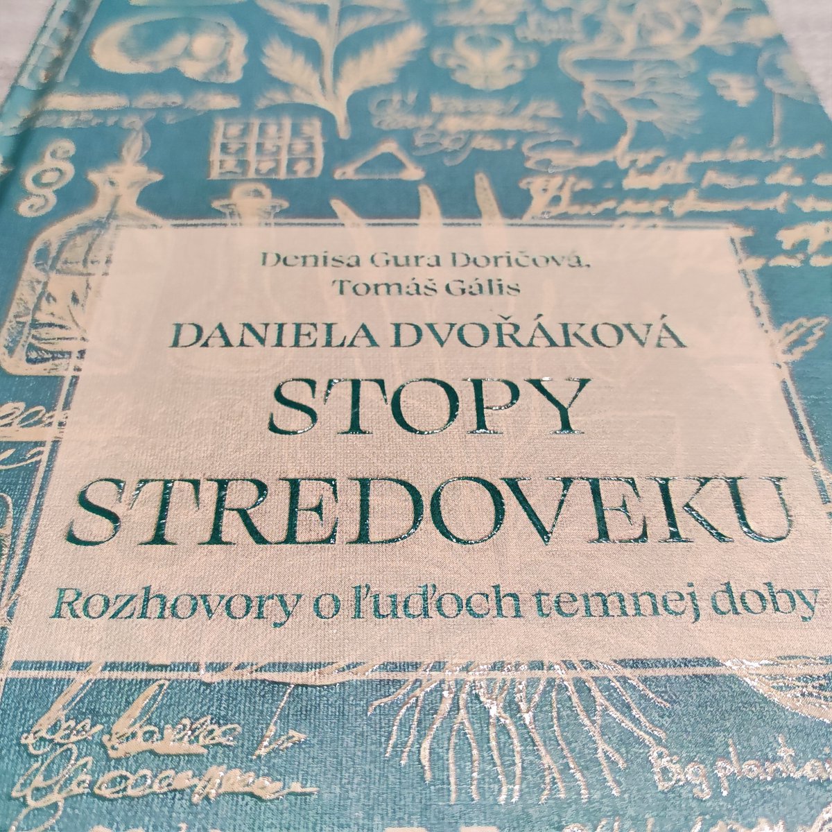 tinociko's tweet photo. Praví čistotní konzervatívci namiesto vypisovania statusov o tom, že jak by oni robili kampaň, čítajú knižky o stredoveku, žeby vedeli jak naozaj na to. https://t.co/ffJtJsaMOm https://t.co/aaLTXCvk33