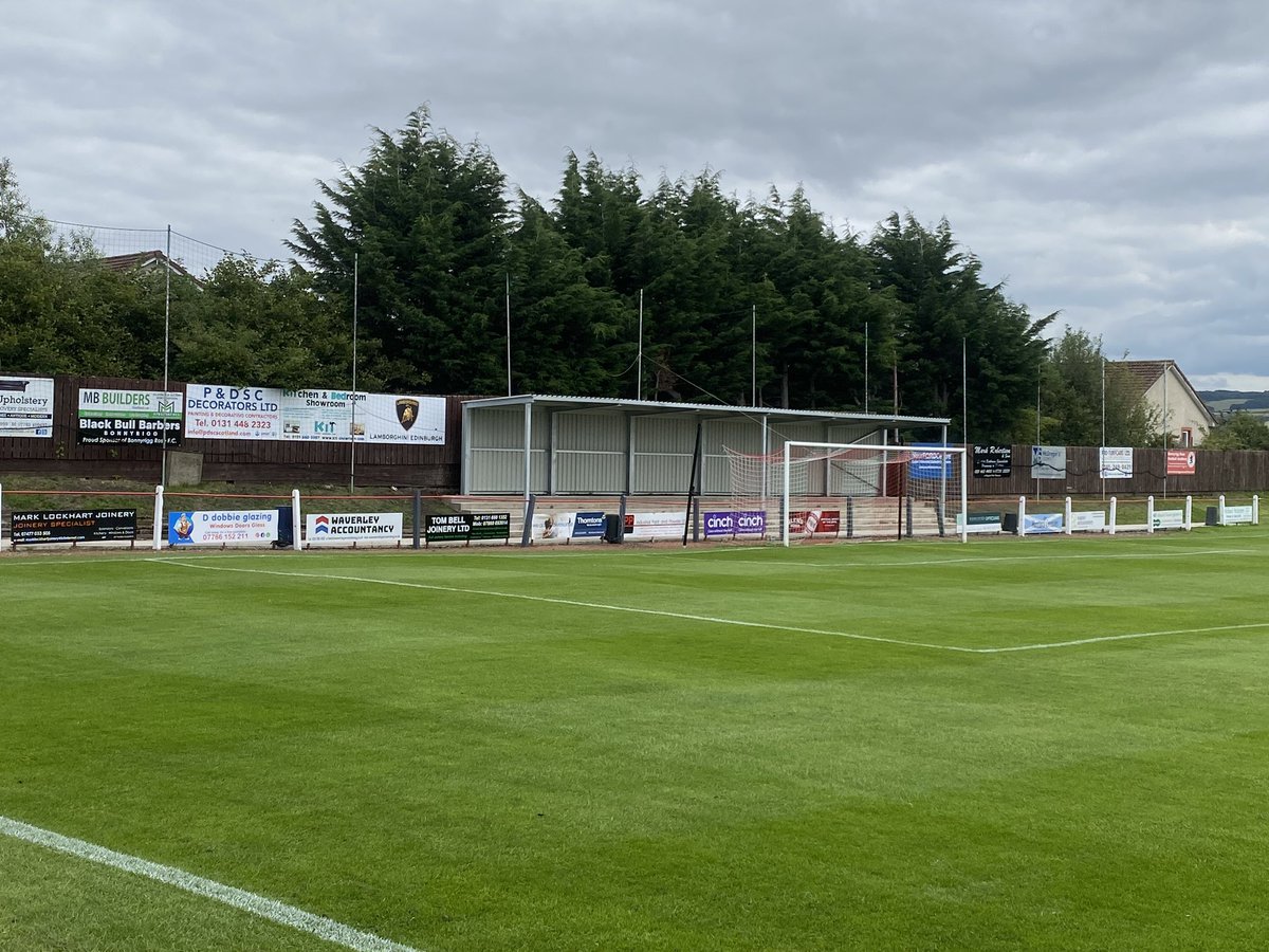 Great to see the new away stand being used at yesterdays <a href="/BonnyriggRose/">Bonnyrigg Rose</a> game. Great work by my husbands company GFitzsimmons and Son - main sponsor. <a href="/GFitzsimmons67/">Grant Fitzsimmons</a>🌹 #summertime #Rain