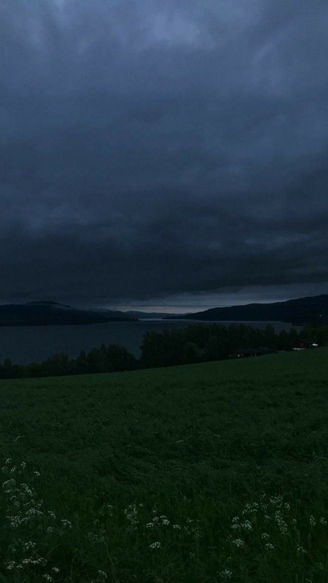 elemmiressoul's tweet photo. gloomy clouds. https://t.co/AnzV93dmrH