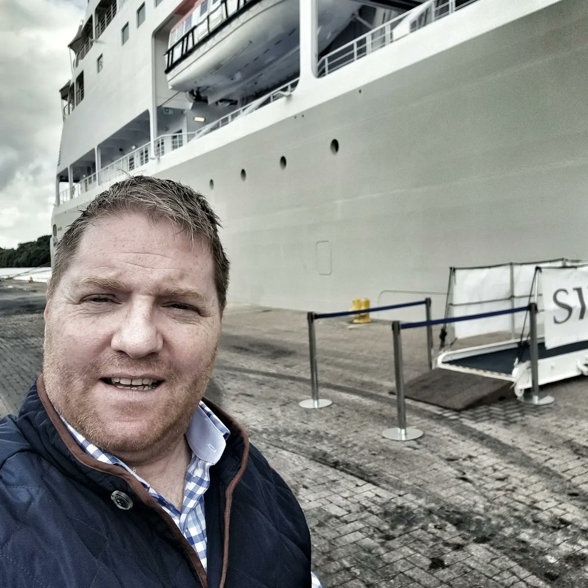 Toursofderry's tweet image. Another great day finished up with our lovely visitors from the cruise ships. #toursofderry Visit Derry/Donegal