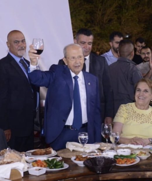 rayalhaddad's tweet photo. انشالله لي بيكرهوك ويكون نهارهن قبل نهارك. 
طول عمرك ويضل راسك مرفوع ونضل رافعين كاسك لفوق! 
#كبيرنا https://t.co/Klv53GRcI4