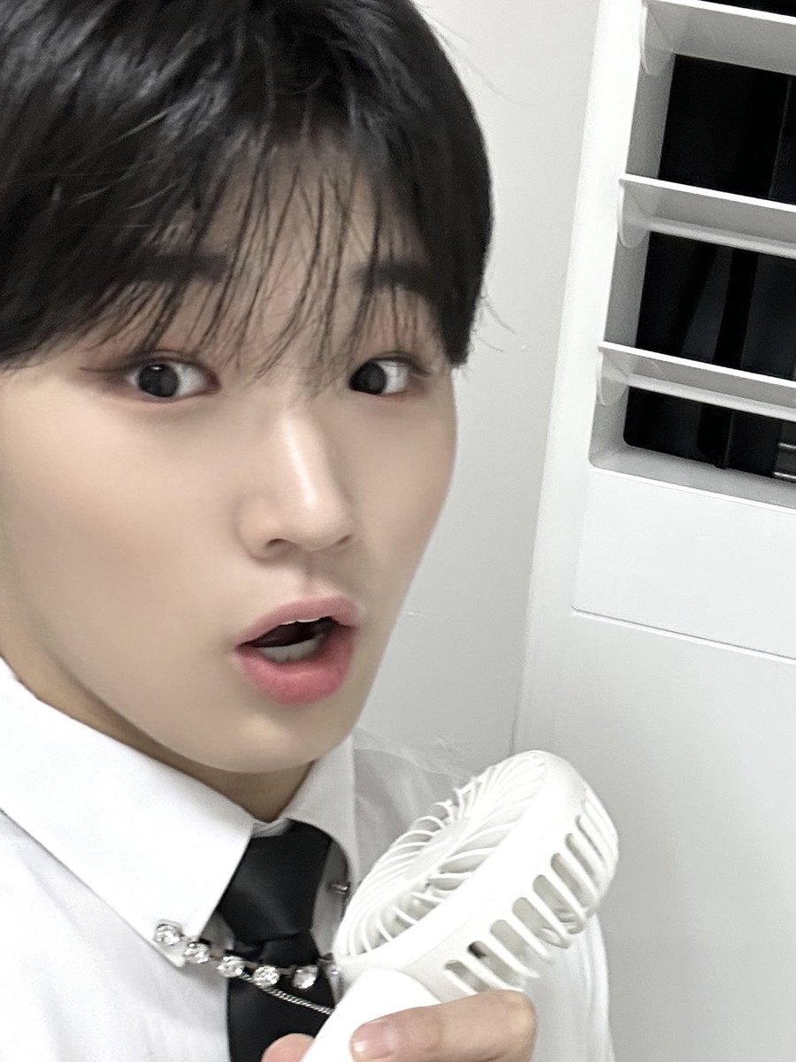 #은섭 완전 아기네 ( o̴̶̷᷄ ·̫ o̴̶̷̥᷅ )