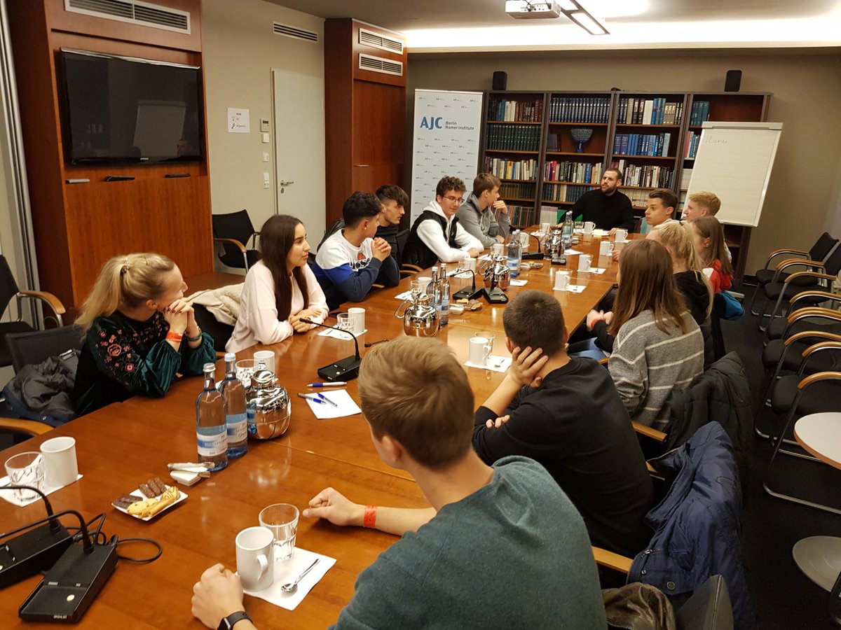 Dom_zuk's tweet photo. #Exkursionen und der Besuch von außerschulischen #Lernorten ist ein wichtiger Bestandteil der historisch-politischen #Bildung für eine zukunftsfähige #Erinnerungskultur und #Demokratiebildung, z.B. im Gespräch mit @ajcberlin und zum @Bundestag oder @jmberlin.
#twlz #wirsindmehr https://t.co/D5FrRVf6dn