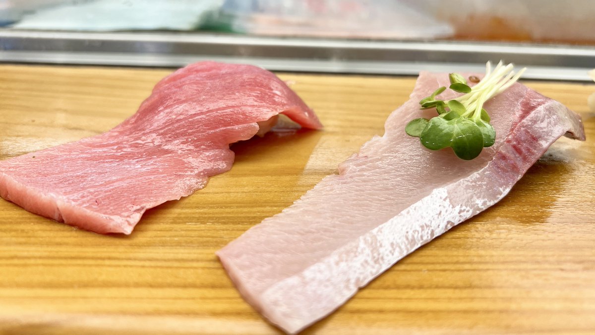 ore_ikitai's tweet photo. マジ知って。金沢(石川)旅行で行くべきコスパ最強寿司が『松の』。ネタのデカさ歴代No.1の寿司は嬉しい悲鳴で、コース2,500円～5,500円で寿司をたらふく食べられるの天国すぎん…？いくらの量も異常… https://t.co/r0OZ7oQR22