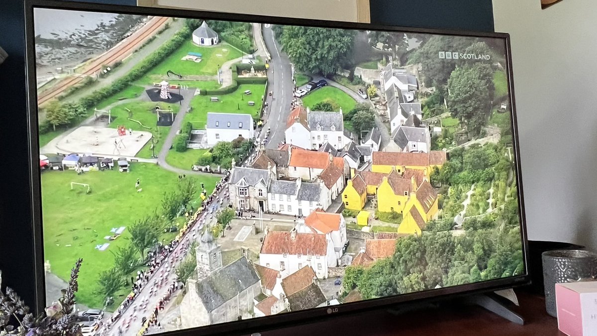 Great to see some familiar sites this morning in the Edinburgh to Glasgow Elite road race. #GlasgowScotland2023 #PowerOfTheBike #BlacknessCastle #CulrossPalace