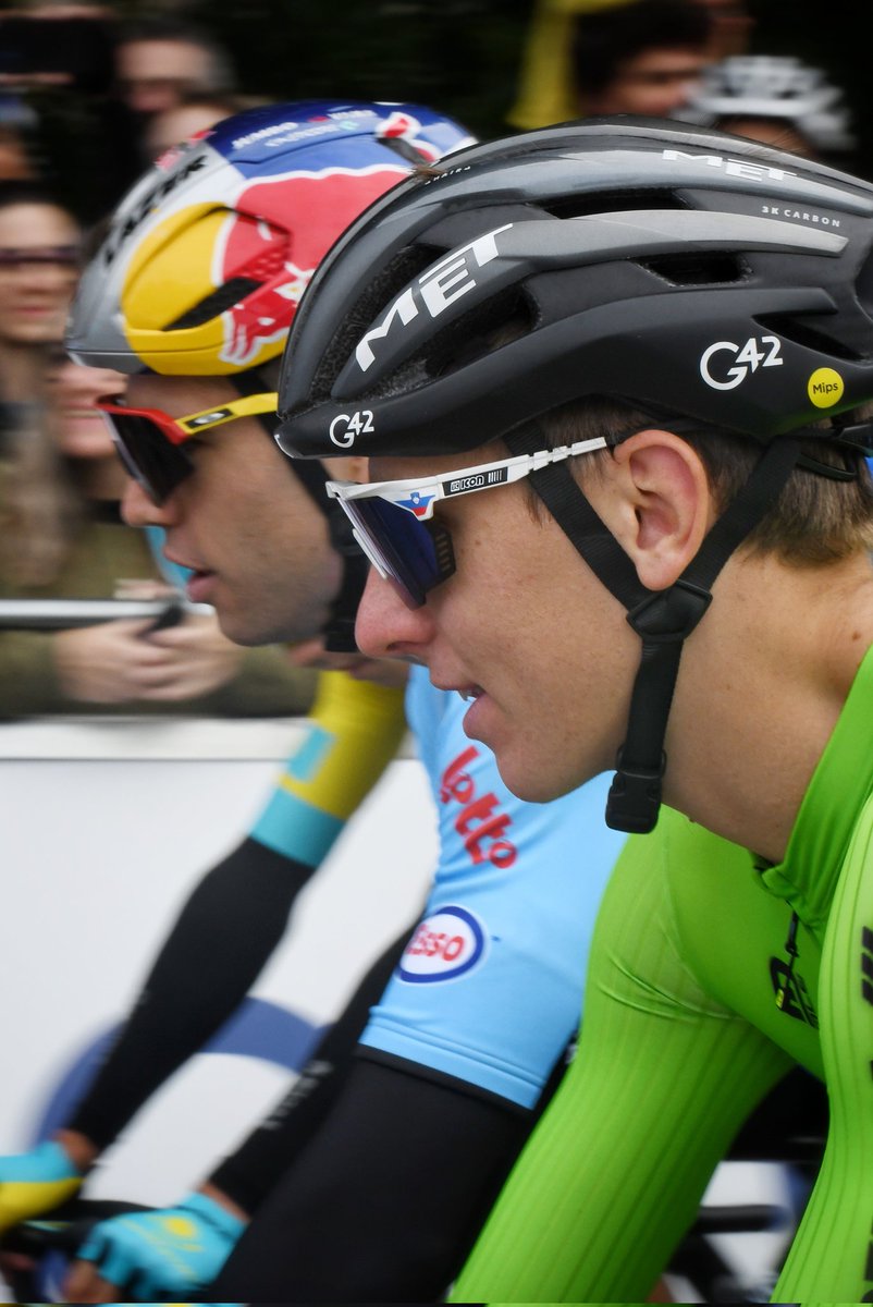 atmoorehead's tweet photo. Catching a chat between @WoutvanAert &amp; @TamauPogi before today's start in Edinburgh.
#worldchampionships 
#Glasgow2023 https://t.co/E218azfS1R