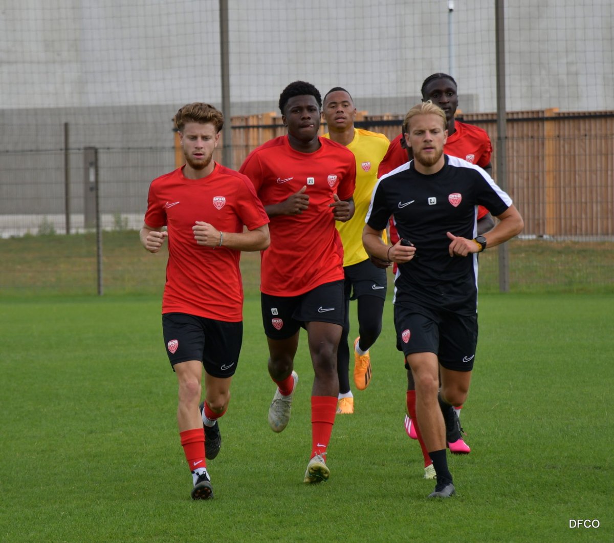 DFCO_Officiel's tweet photo. Amicaux / #FormatioDFCO : succès de la N3 contre @BesanconFoot (2-4), revers des U17 contre Épernay (2-1)

Infos et buteurs ➡️ https://t.co/Kt7I4XPbOn https://t.co/vymkYMGKY4
