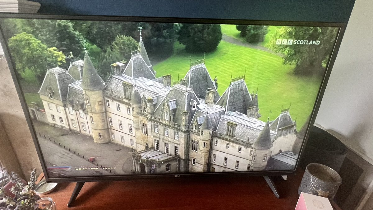 Loving the camera work showing off many of the Central Scotland visitor attractions beautifully! Baron & Duke enjoying the attention as always & nice to see Callendar House too. #GlasgowScotland2023 #PowerOfTheBike #TheKelpies #CallendarHouse #TheHelix #VisitScotland