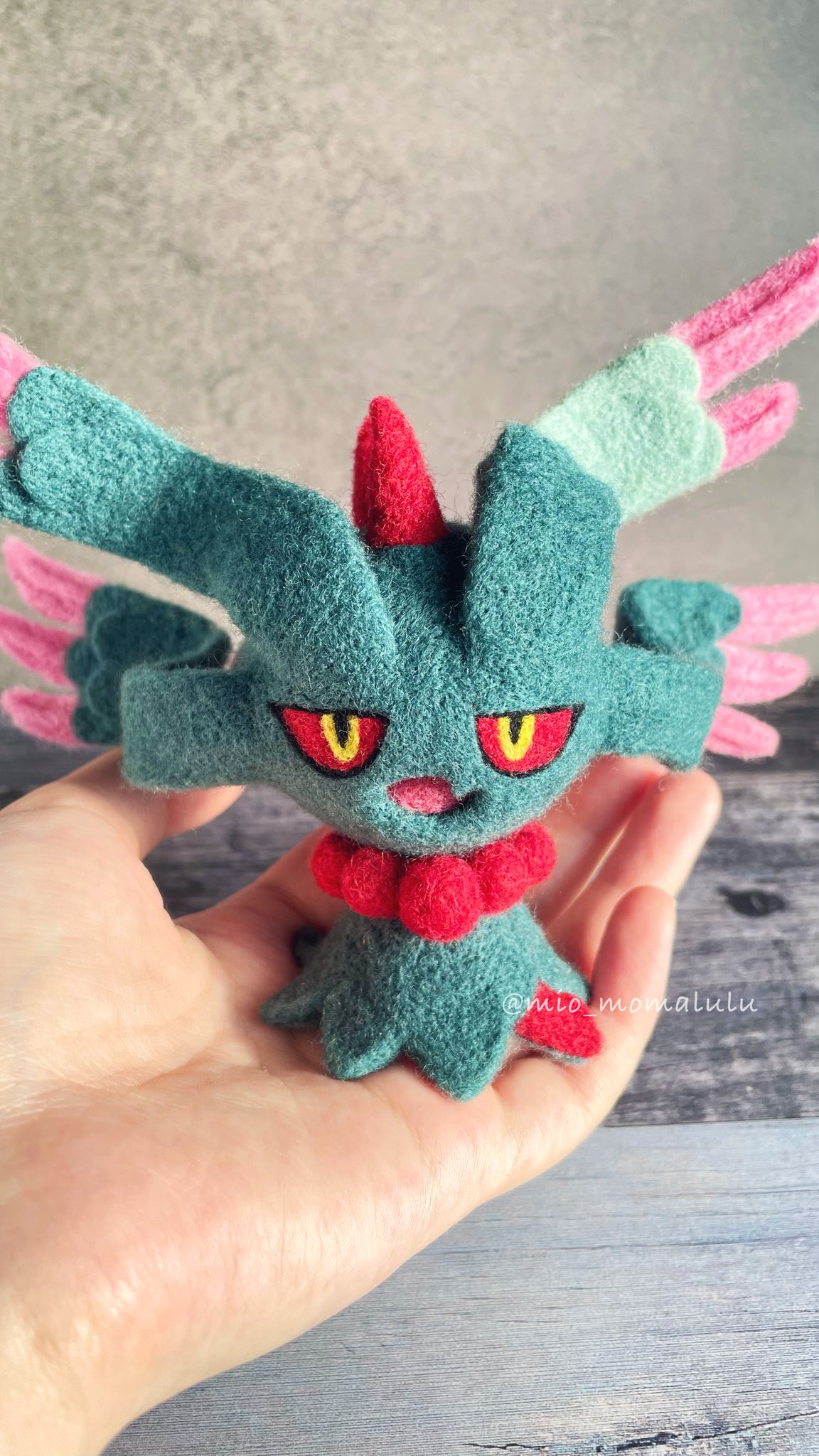 オーダー受付致します。❤️羊毛フェルト　スケボーパグちゃん 羊毛フェルト刺繍のちびポーチ（ペンギンの赤ちゃん）【受注生産