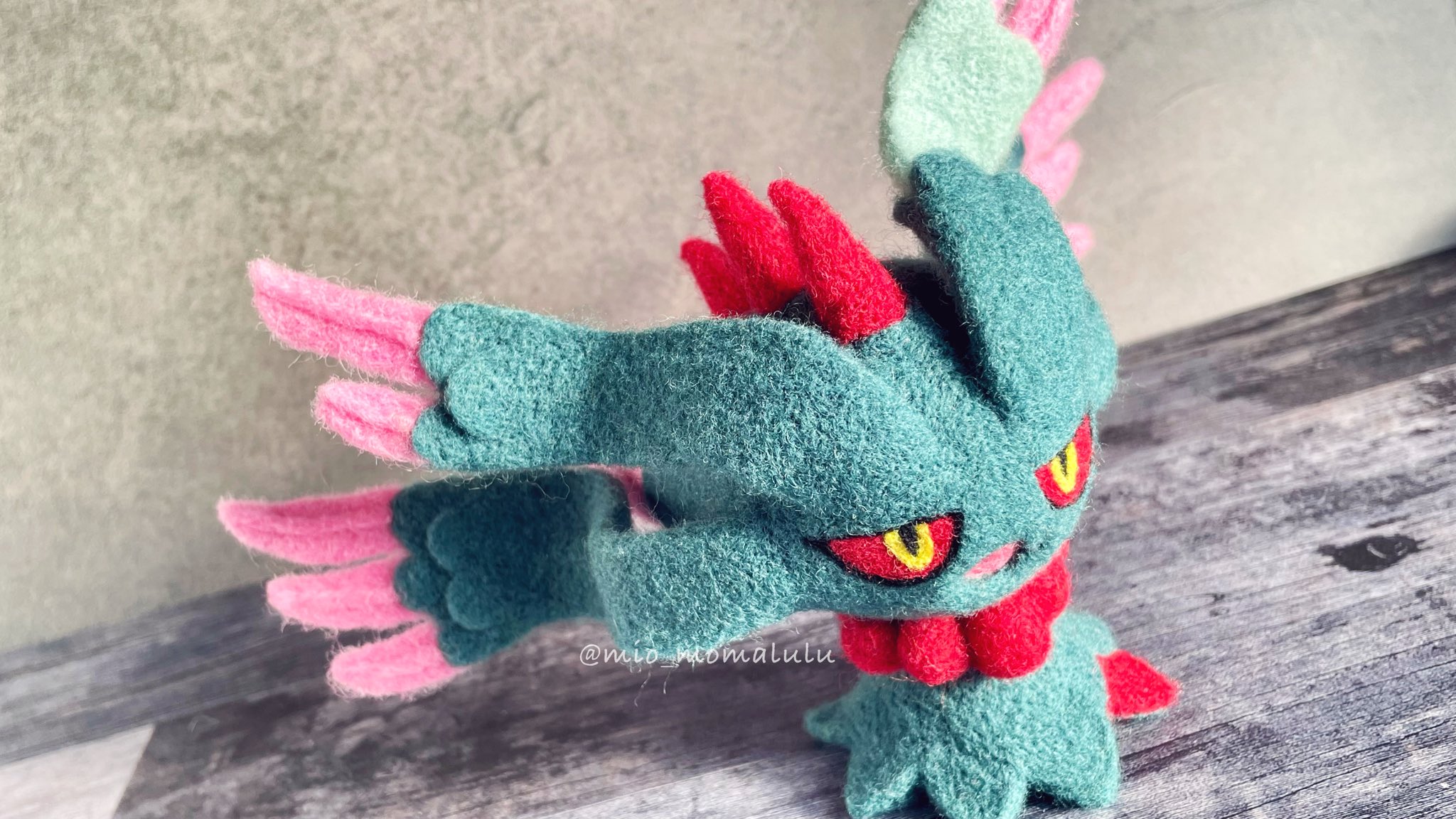 オーダー受付致します。❤️羊毛フェルト　スケボーパグちゃん 羊毛フェルト刺繍のちびポーチ（ペンギンの赤ちゃん）【受注生産