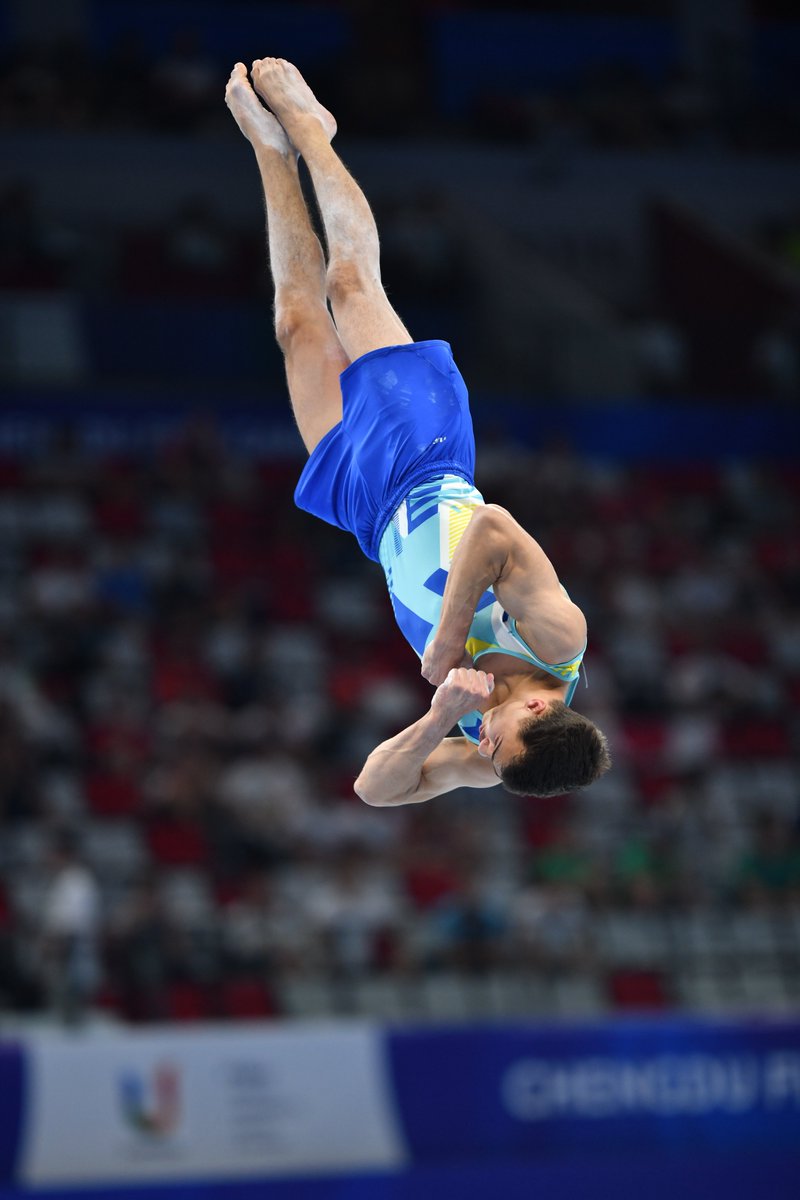 Chengdu2021's tweet photo. Witness the agile performance of the athlete as he blends strength and artistry with every move. 🤸‍♂️💫

📷: Virtual Media Team

#day9 #Chengdu2021 #FISUGames #ChengduFISUGames #artisticgymnastics #floorexcercise https://t.co/915fZOwkaf