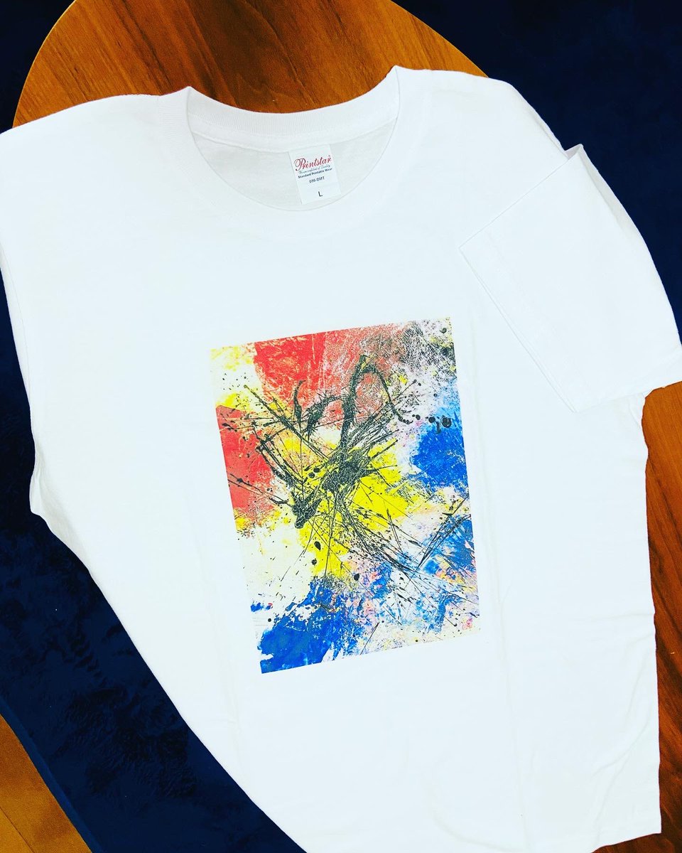 yu88jp's tweet photo. 光(light) t-shirt  size L and XL 

I made one T-Shirt ( L and XL) 

Instagram 
https://t.co/9d5gOaF1Mg

#書道アート #advertisement #logo #art #artwork #artist #artistic #artarte #artwork🎨  #art🎨 #lightup #光 #tshirtdesign #tshirtprinting #tシャツ #tシャツコーデ #tシャツデザイン https://t.co/kzppSVU2Pj