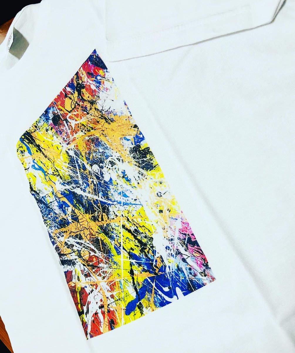 yu88jp's tweet photo. 光(light) t-shirt  size L and XL 

I made one T-Shirt ( L and XL) 

Instagram 
https://t.co/9d5gOaF1Mg

#書道アート #advertisement #logo #art #artwork #artist #artistic #artarte #artwork🎨  #art🎨 #lightup #光 #tshirtdesign #tshirtprinting #tシャツ #tシャツコーデ #tシャツデザイン https://t.co/kzppSVU2Pj
