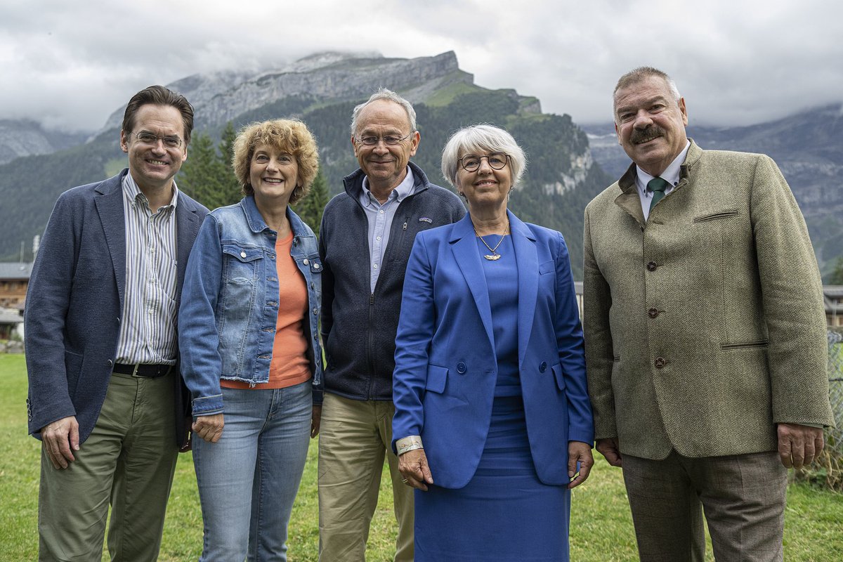 elisabeth_baume's tweet photo. Le Festival international du Film alpin des Diablerets est une perle parmi les festivals suisses : ancré localement, il célèbre un regard transnational sur les montagnes et nous ramène à une tradition très ancienne de l‘humanité : raconter des histoires. #fifad https://t.co/Zu9s9ew7em
