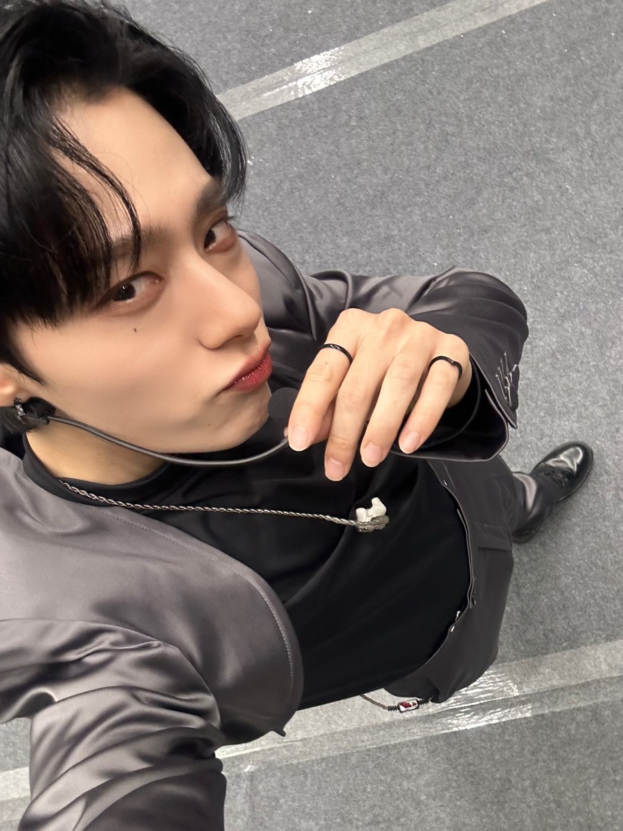 official_ONEUS's tweet photo. [#환웅]
1600만큼 좋��해 달님🖤 https://t.co/JhkzspI3py
