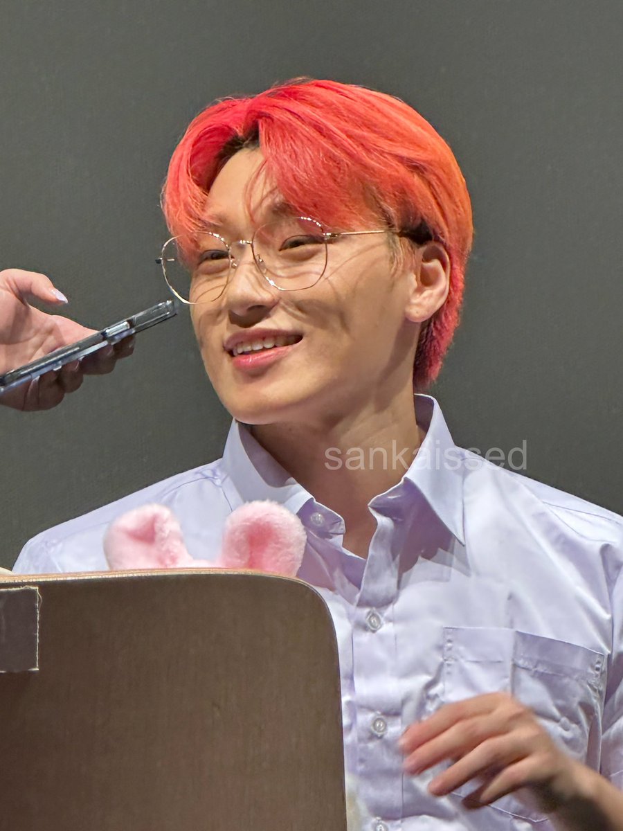 sankaissed's tweet photo. san in glasses 😭#ATEEZ_OUTLAW_FANSIGNinBKK https://t.co/F5yWCgHgjm