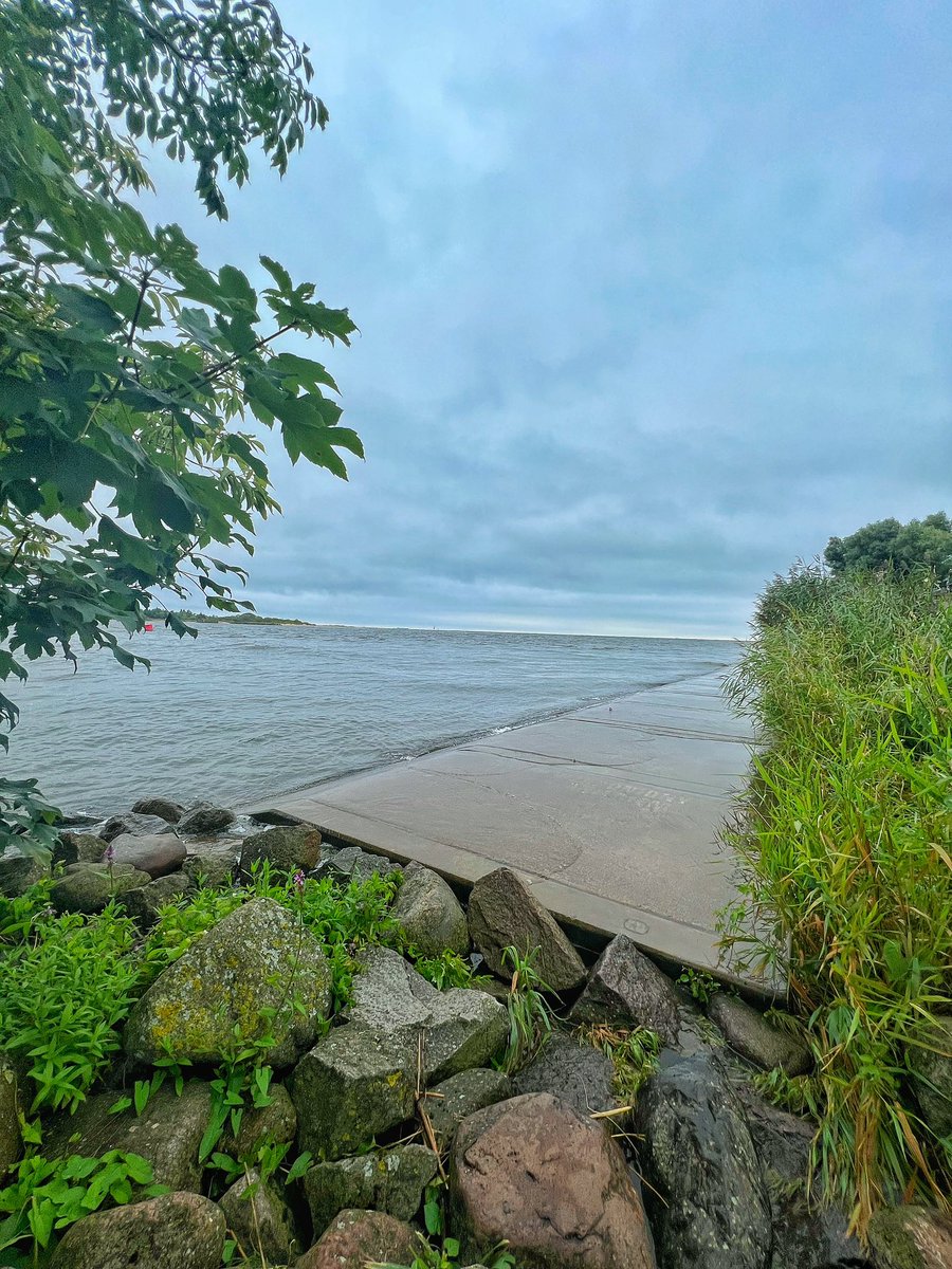 KlbStefan's tweet photo. Znalazłem dzisiaj odpowiedź na zadane wczoraj pytanie. Otóż Wisła zmierza do Bałtyku…🤭😜  a tak na serio to Pozdro z ujścia Wisły do Bałtyku🤩 #mikoszewo #keepruning https://t.co/NMoMSc7VEf