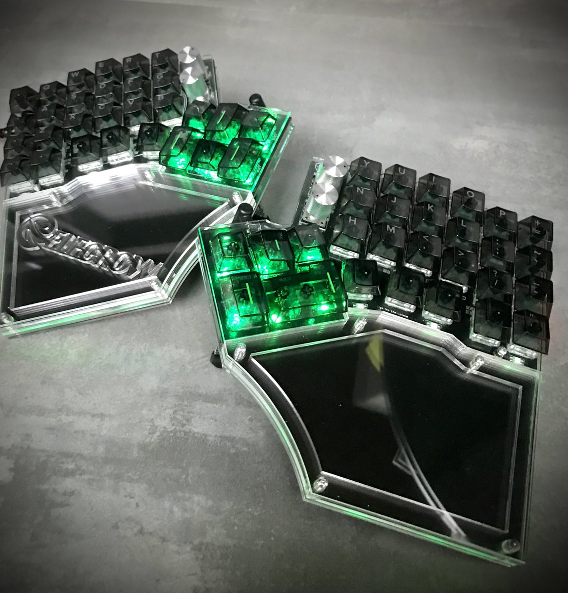 ymg_yamag's tweet photo. グレー透けール
Keyboard: TheEndCustom_Endrest
Switch: Durock Shrimp、Zilent
Keycap: KBDFans Scanner
#KEEB_PD #KEEB_PD_R158
#ErgoTheEnd #TheEndCustom #Endrest #俺キー https://t.co/cjGm6HNAvp