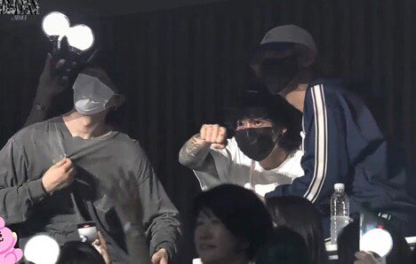 BANGT4NBEST's tweet photo. El tour de Yoongi es histórico, Yoongi destruyendo la industria musical, le vez que Taehyung, Jungkook y Jimin fueron a verlo, les presentaciones con Jungkook, Jimin y Namjoon, Hobi y Jin yendo a verlo, realmente ellos son una familia que se apoyan y aman mucho 💜 https://t.co/VEMyasEIbH