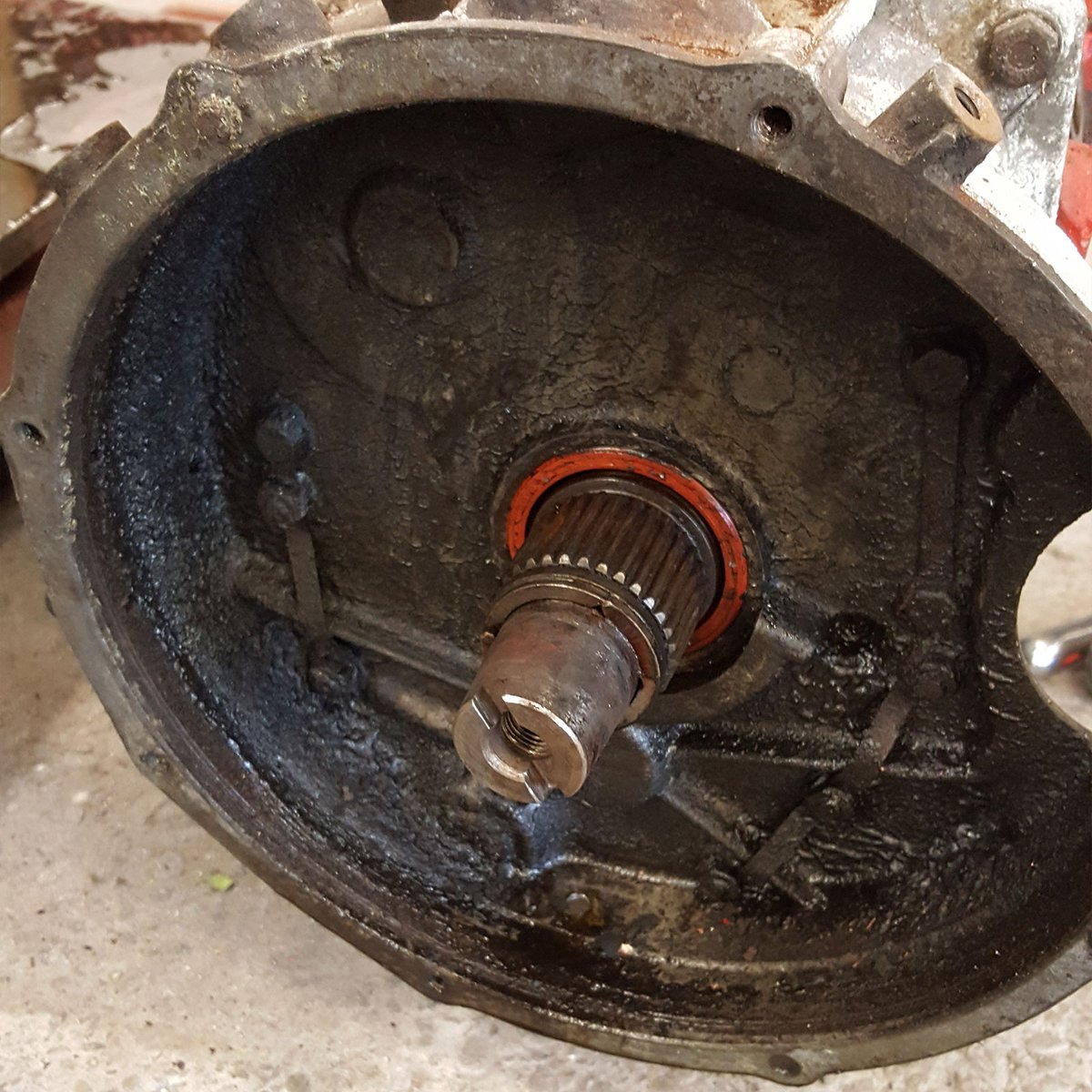 70sResto's tweet image. Just had a look at the clutch and flywheel on the #Midas #MkII which seem okay. ⚙️ However, the bell housing is a little gilded up. We'll have to give it some TLC to get it back in shape. 🔧 #MiniMidas #CarRestoration #ClassicCar #ClassicCarRestoration #AutoRestoration