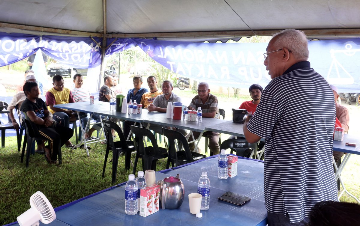 MahdzirKhalid's tweet photo. Santai minum petang bersama penduduk Kg. Kubang Julok, Naka.
Saya berpesan kepada semua yang hadir untuk sokong saya sebagai wakil rakyat Dun Pedu sekali lagi kali ini.
Banyak lagi yang saya nak selesaikan tugas yang tergendala.
#KalihBagiSama
#N08
#Calon02
#TokDet4Pedu https://t.co/ueZKjj3sgI