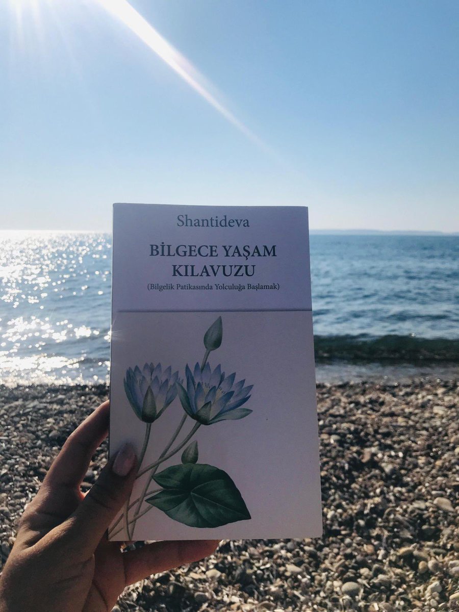 ⛱Tatilde Bilgece Yaşam Kılavuzu'nu okumak iyi gelir. 

#felsefe #aktiffelsefe #kultur #dergi #feniksdergi #aktiffelsefekulturdernegi #aktiffelsefekültüryayınları  
#kendinitani