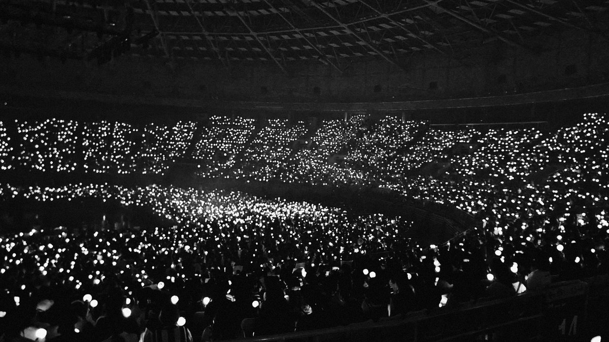 healwithtae's tweet photo. d-day concert | bangtan sonyeondan https://t.co/qSLhZpLyU0