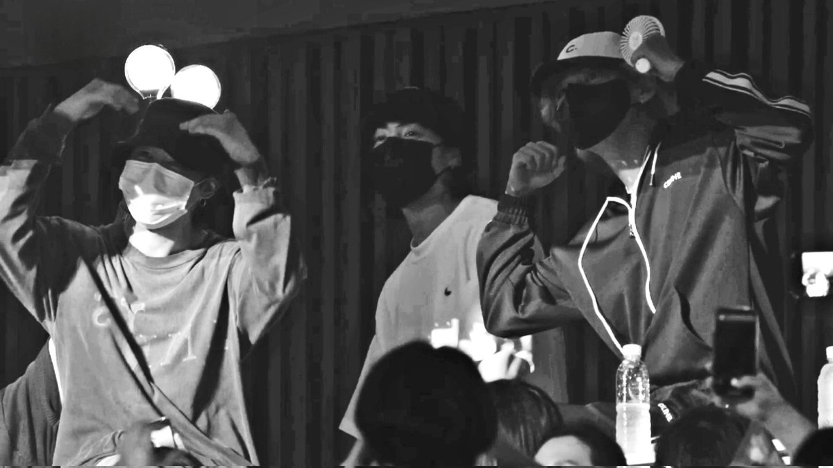 healwithtae's tweet photo. d-day concert | bangtan sonyeondan https://t.co/qSLhZpLyU0