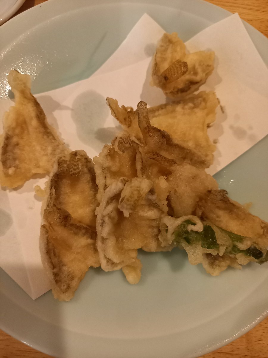 今朝釣ったハゼは居酒屋で天ぷらにしてもらい食べました
(´∀｀)
ウマシ
(￣￢￣)