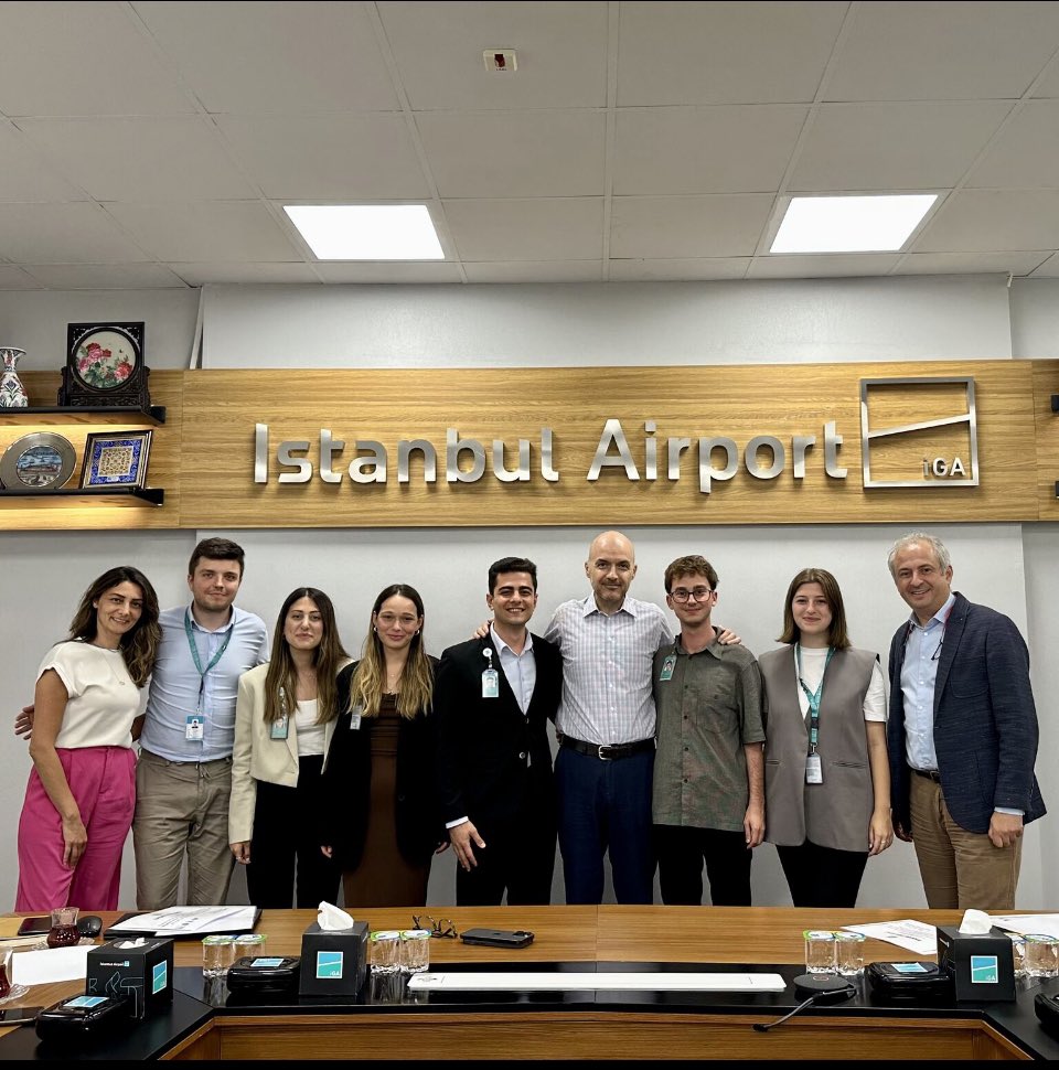 İmtiyaz süresi boyunca Havalimanının bugün ve ilerde oluşacak yetenek ihtiyacını karşılamamız çok önemli❗️

<a href="/igairport/">iGA Istanbul Airport</a> Management Trainee programı, yetenek havuzumuza insan kaynağı oluşturmak için hayata geçirdiğimiz süreçlerimizden biri. 6 MT’mize  başarılar diliyorum. 👏👏