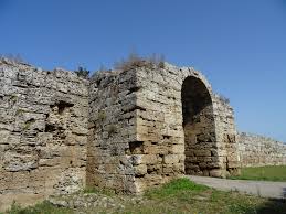 AlfoJu70's tweet photo. Porta sirena, Paestum https://t.co/IC0EuIGnEn