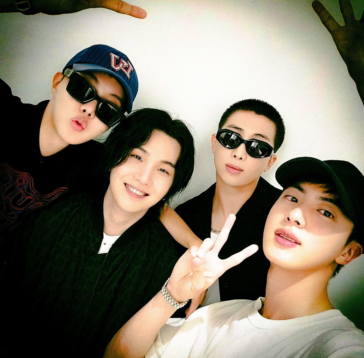 agustdfms's tweet photo. family 🫶🏻 https://t.co/IzyxGFizjO