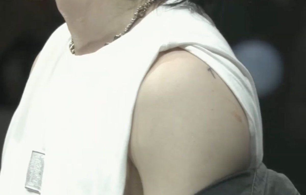 His 7 tattoo debuted at the last DDAY Encore World Tour #YOONGITATTOO #7TATTOO #SUGATATOO