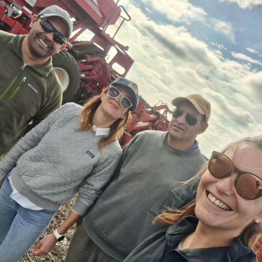 HadaJusto's tweet photo. 👩🏼‍🌾 Hace 15 años que me recibí de Ingeniera Agrónoma. 

👉🏻 Pase por el INTA como extensionista e investigadora, por CREA, haciendo ensayos y también acompañe al Ing. Roland Graham quién me enseñó a ver la producción como un gran sistema a evaluar. https://t.co/La98PgT2K4