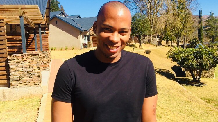 _Makhanya_'s tweet photo. Location : DBN
Kids: 0
Age: 32           
Relationship Status : uyaphi lapho?👀

Looking for lady with no kids, min NQF 8 qualification who is in a profession that has a regulatory body &amp; who’s stomach doesn’t fold into a shape a burger when she sits down

#uMjoloWithAzola https://t.co/iBUZuV0mAe