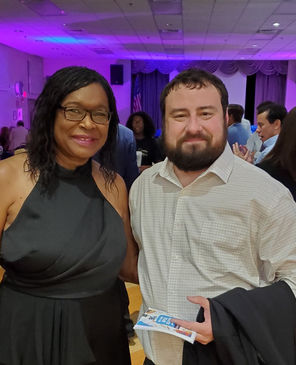 ItsChrisByrnes's tweet image. It's always nice to spend time with @MarieWoodsonFL and @CHunschofsky. They're two @FLHouseDems who will be the first to tell you that when Democrats organize together, they win.