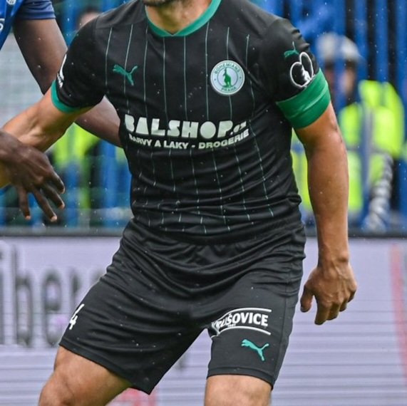 kickous's tweet photo. Bilance dresů Bohemians po 5 zápasech:

🟢 3 zápasy, 0 bodů
⚫️ 2 zápasy, 6 bodů https://t.co/CUqHcWBHrt