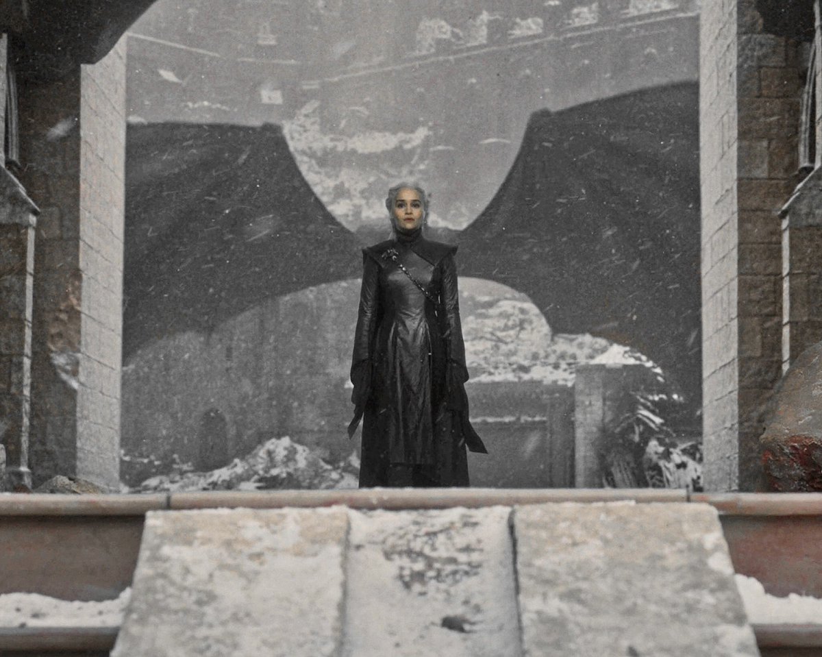 poisnive's tweet photo. I’ll never get over how drogons wings lined up perfectly with Daenerys, literally the best shot in the show for me. https://t.co/mGUFuSbqks
