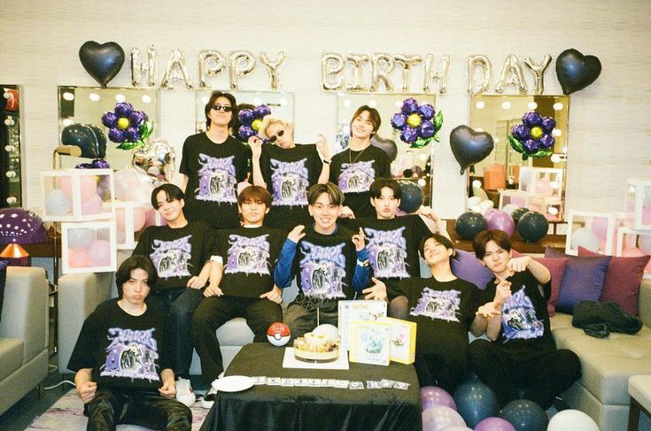 1uvruto's tweet photo. HAPPY ANNIVERSARY MY BOY'S udah 3 tahun aja nih bareng-bareng.
ga mau minta banyak sih, maunya kalian tetap bareng aja. FIND YOUR TREASURE!!!

#3Years_Of_Wonderland_With_TREASURE
#TR3ASURE_ANNIV3RSARY_2023
#트레저와_함께한_삼년 https://t.co/7q0HRhMl8P