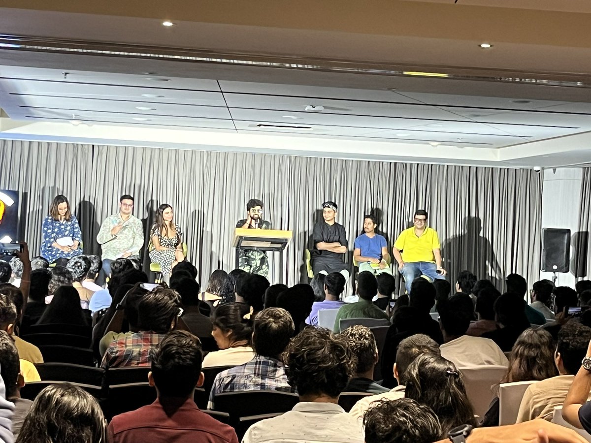 niketrajdwivedi's tweet image. Attended the Bangalore Tech Roast S3 organised by @malikgarv today! What a fun evening with a great panel. Comedy at its peak. It was a full house. Loved @ravihanda sir’s roast the most! 

#bangalore #techroast #peakbengaluru #tech
