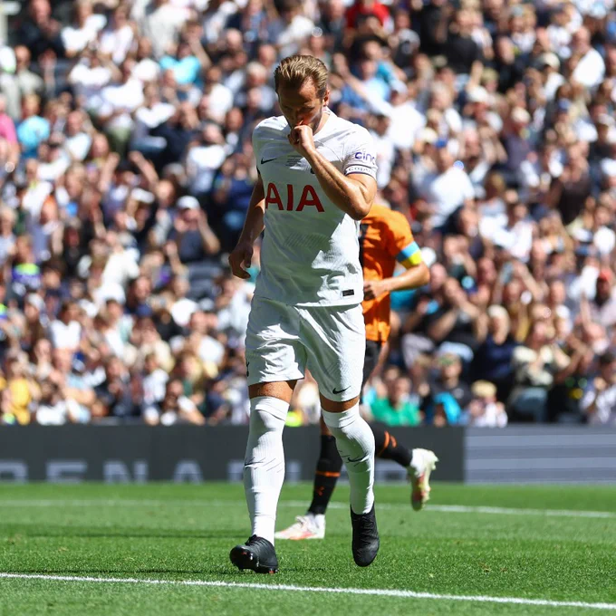 lnstantFoot's tweet photo. Harry Kane a inscrit un quadruplé cet après-midi face au Shakhtar Donetsk ! 👑

Les Spurs ont gagné 5-1 ! 🔥 https://t.co/z6aUQr9qCg